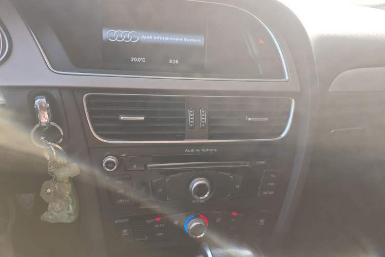 Used Audi A4L 2013 35 TFSI Automatic Standard Model Audio And AC Panel