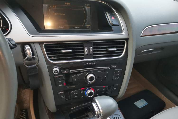 Used Audi A4L 2013 35 TFSI Automatic Comfort Model Audio And AC Panel