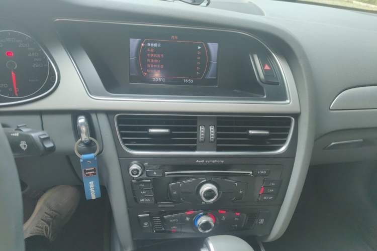 Used Audi A4L 2013 35 TFSI Automatic Standard Model Audio And AC Panel