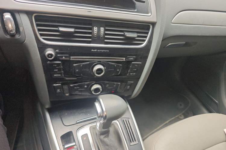 Used Audi A4L 2013 35 TFSI Automatic Standard Model Audio And AC Panel