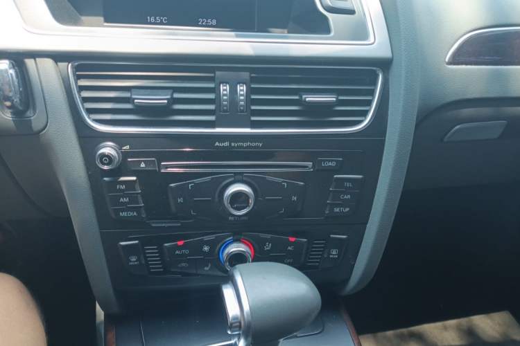 Used Audi A4L 2013 35 TFSI Automatic Standard Model Audio And AC Panel
