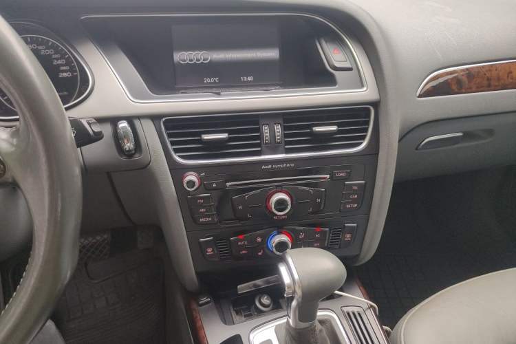 Used Audi A4L 2013 35 TFSI Automatic Comfort Model Audio And AC Panel