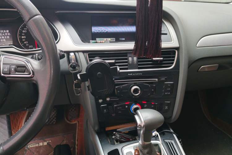 Used Audi A4L 2013 35 TFSI Automatic Standard Model Audio And AC Panel