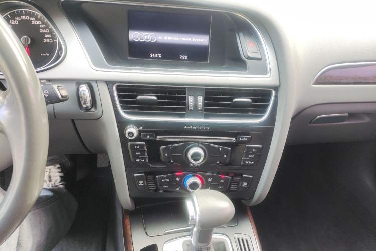 Used Audi A4L 2013 35 TFSI Automatic Standard Model Audio And AC Panel