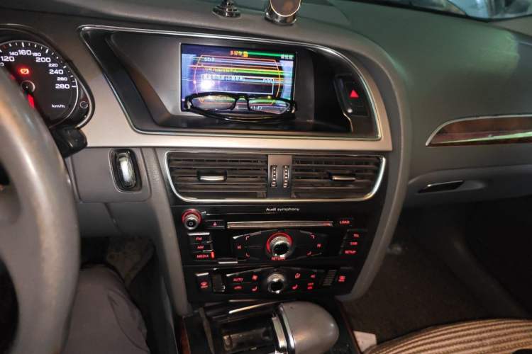 Used Audi A4L 2013 35 TFSI Automatic Comfort Model Audio And AC Panel
