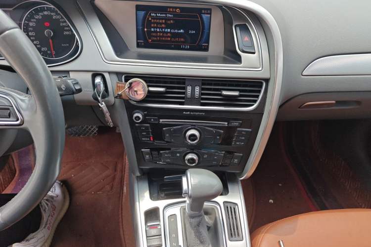 Used Audi A4L 2013 35 TFSI Automatic Standard Model Audio And AC Panel
