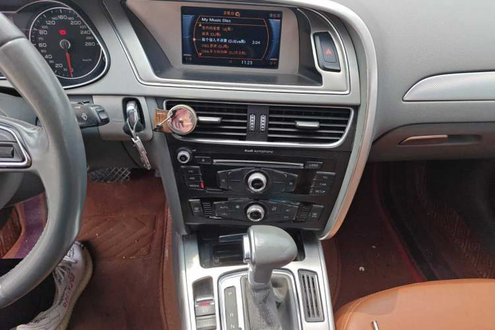 Used Audi A4L 2013 35 TFSI Automatic Standard Model Audio And AC Panel