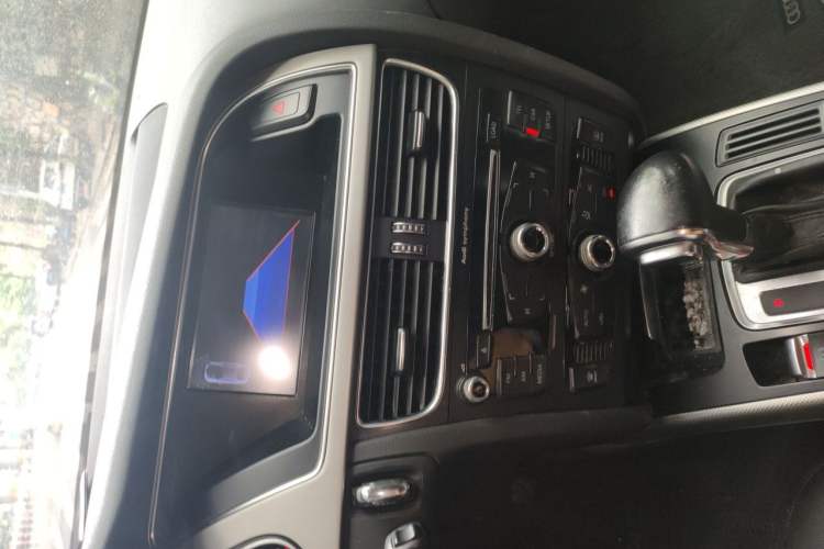 Used Audi A4L 2013 35 TFSI Automatic Comfort Model Audio And AC Panel