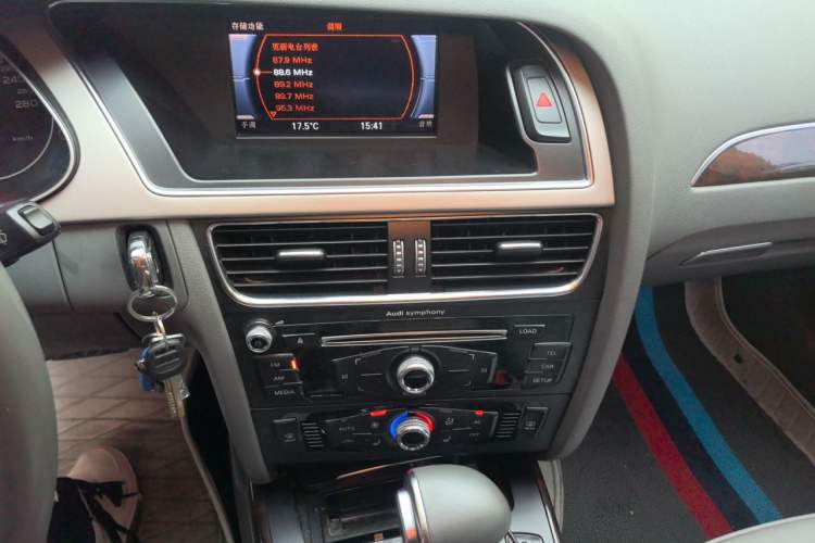 Used Audi A4L 2013 35 TFSI Automatic Standard Model Audio And AC Panel