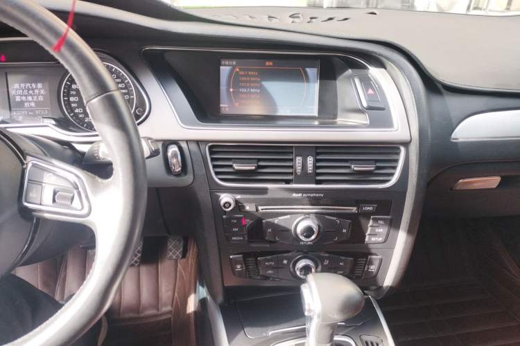 Used Audi A4L 2013 35 TFSI Automatic Standard Model Audio And AC Panel