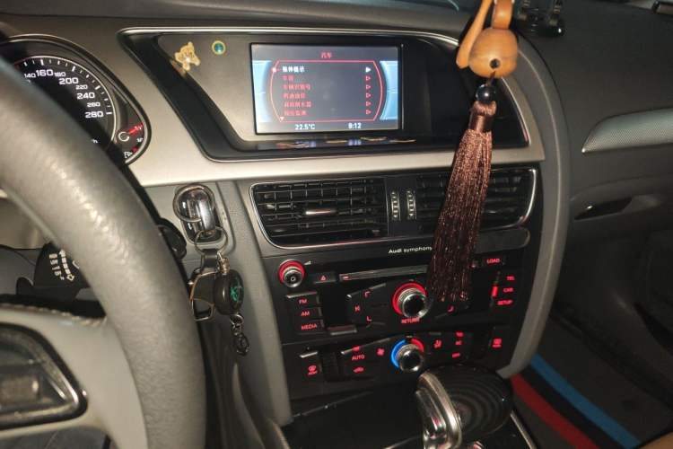 Used Audi A4L 2013 35 TFSI Automatic Standard Model Audio And AC Panel
