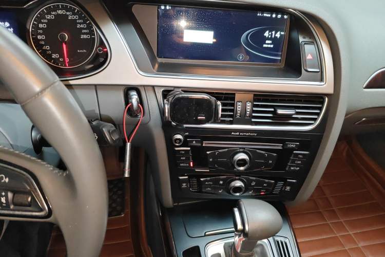 Used Audi A4L 2013 35 TFSI Automatic Comfort Model Audio And AC Panel