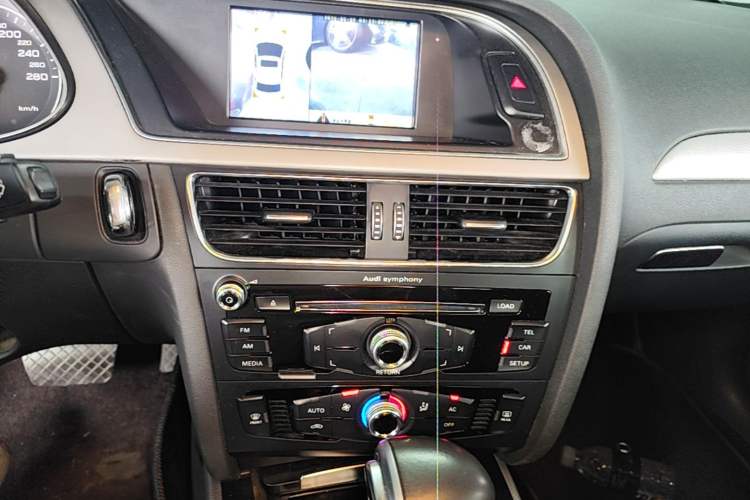 Used Audi A4L 2013 35 TFSI Automatic Standard Model Audio And AC Panel