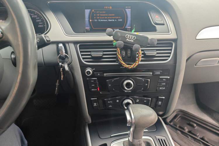 Used Audi A4L 2013 35 TFSI Automatic Standard Model Audio And AC Panel