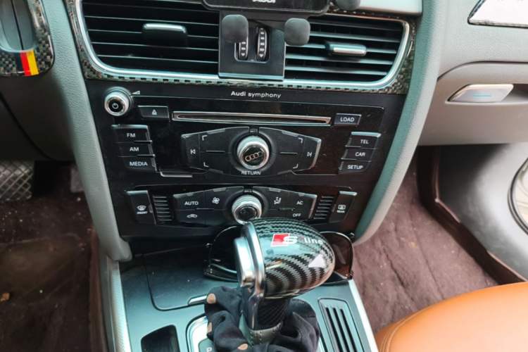 Used Audi A4L 2013 35 TFSI Automatic Standard Model Audio And AC Panel