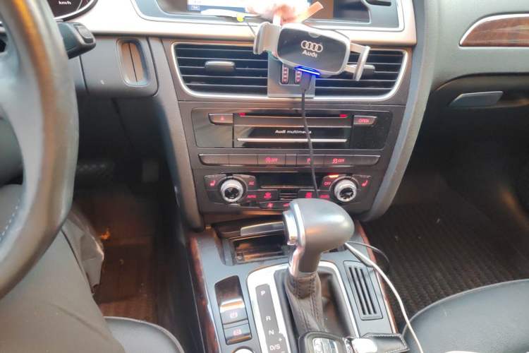 Used Audi A4L 2013 35 TFSI Automatic Technology Edition Audio And AC Panel