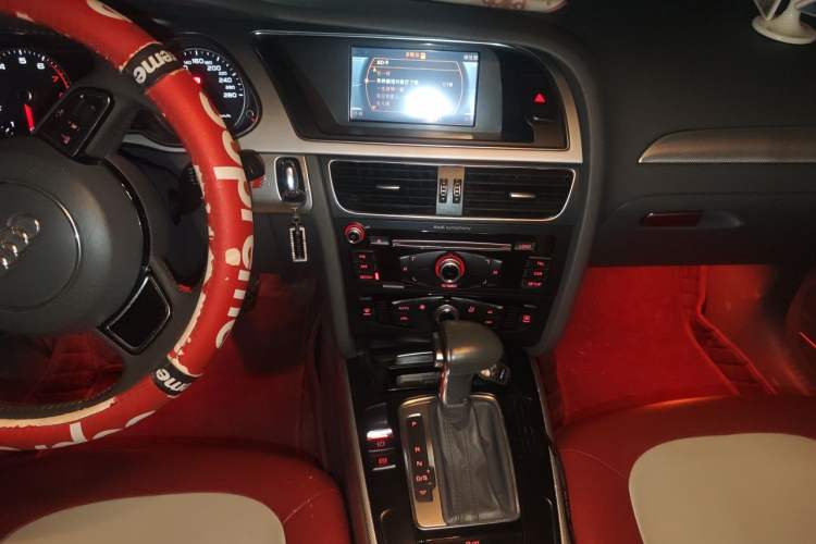 Used Audi A4L 2013 35 TFSI Automatic Standard Model Audio And AC Panel