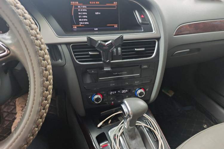 Used Audi A4L 2013 35 TFSI Automatic Technology Edition Audio And AC Panel