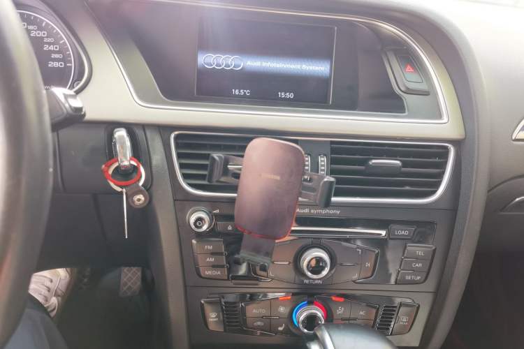 Used Audi A4L 2013 35 TFSI Automatic Standard Model Audio And AC Panel