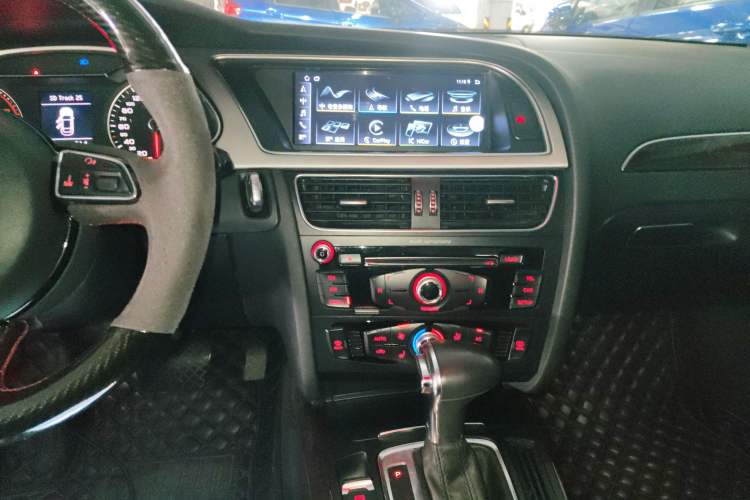 Used Audi A4L 2013 35 TFSI Automatic Comfort Model Audio And AC Panel