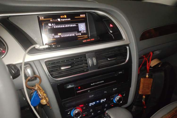 Used Audi A4L 2013 35 TFSI Automatic Technology Edition Audio And AC Panel