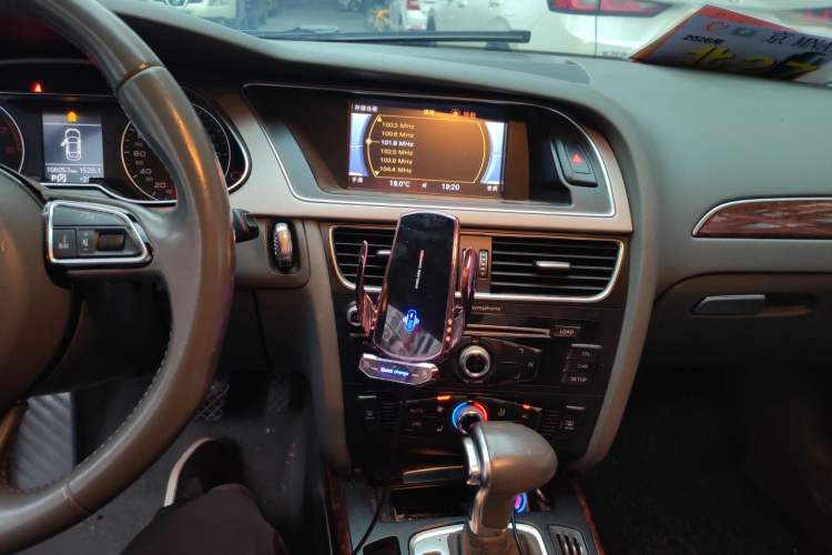 Used Audi A4L 2013 35 TFSI Automatic Comfort Model Audio And AC Panel