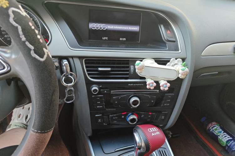 Used Audi A4L 2013 35 TFSI Automatic Standard Model Audio And AC Panel