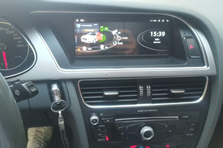 Used Audi A4L 2013 35 TFSI Automatic Standard Model Audio And AC Panel