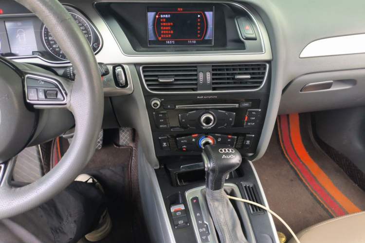 Used Audi A4L 2013 35 TFSI Automatic Standard Model Audio And AC Panel