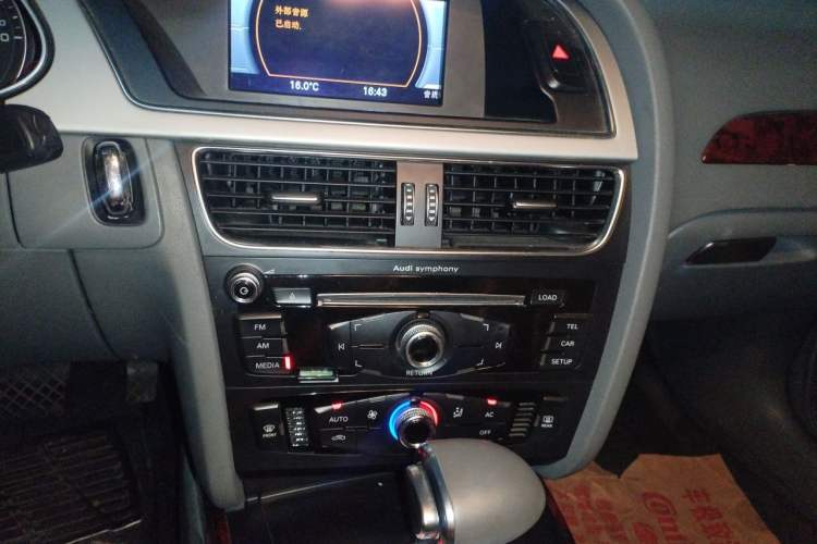 Used Audi A4L 2013 35 TFSI Automatic Standard Model Audio And AC Panel