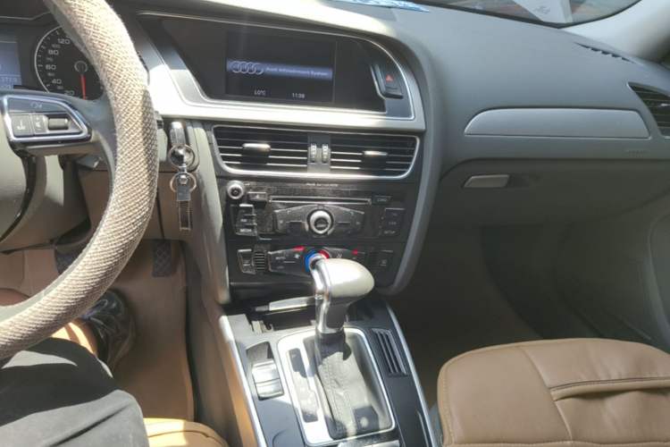 Used Audi A4L 2013 35 TFSI Automatic Standard Model Audio And AC Panel