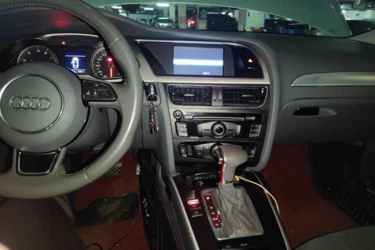 Used Audi A4L 2013 35 TFSI Automatic Standard Model Audio And AC Panel