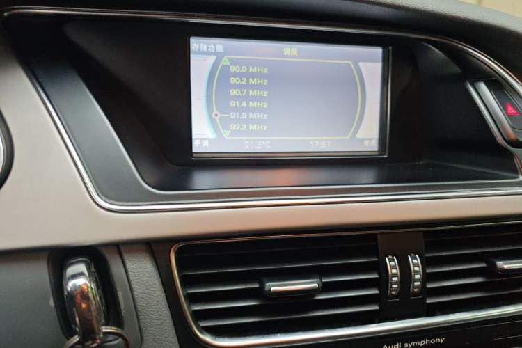 Used Audi A4L 2013 30 TFSI Automatic Comfort Model Audio And AC Panel