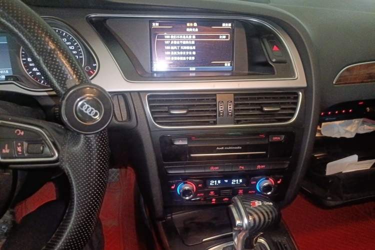 Used Audi A4L 2013 35 TFSI Automatic Technology Edition Audio And AC Panel