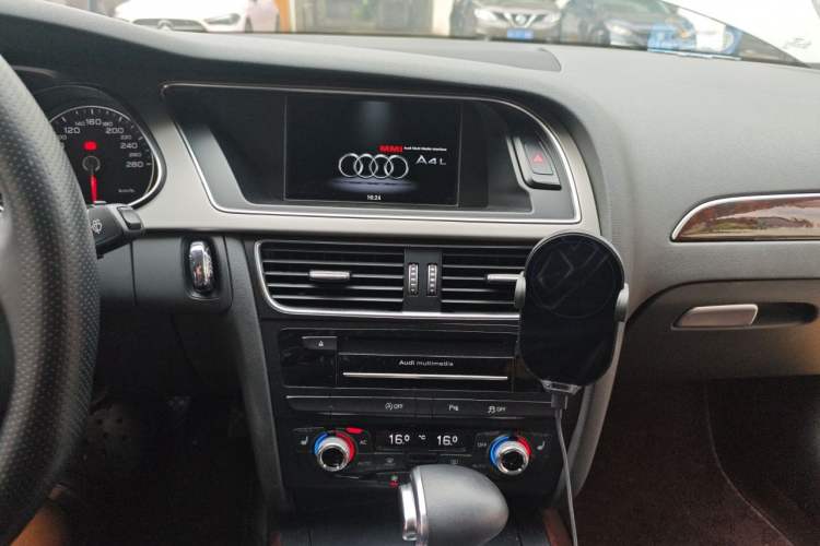 Used Audi A4L 2013 35 TFSI Automatic Technology Edition Audio And AC Panel