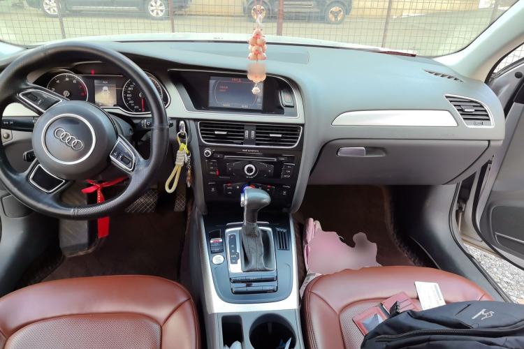 Used Audi A4L 2013 35 TFSI Automatic Standard Model Center Console