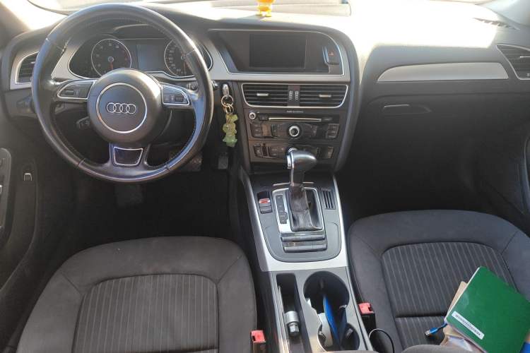 Used Audi A4L 2013 35 TFSI Automatic Standard Model Center Console