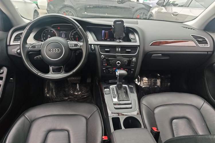 Used Audi A4L 2013 35 TFSI Automatic Comfort Model Center Console
