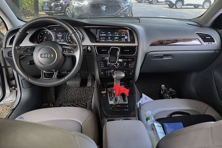 Used Audi A4L 2013 35 TFSI Automatic Comfort Model Center Console