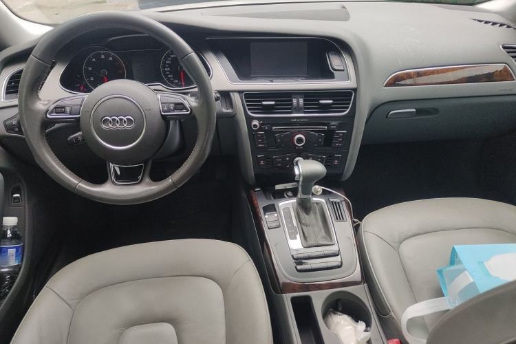 Used Audi A4L 2013 35 TFSI Automatic Comfort Model Center Console