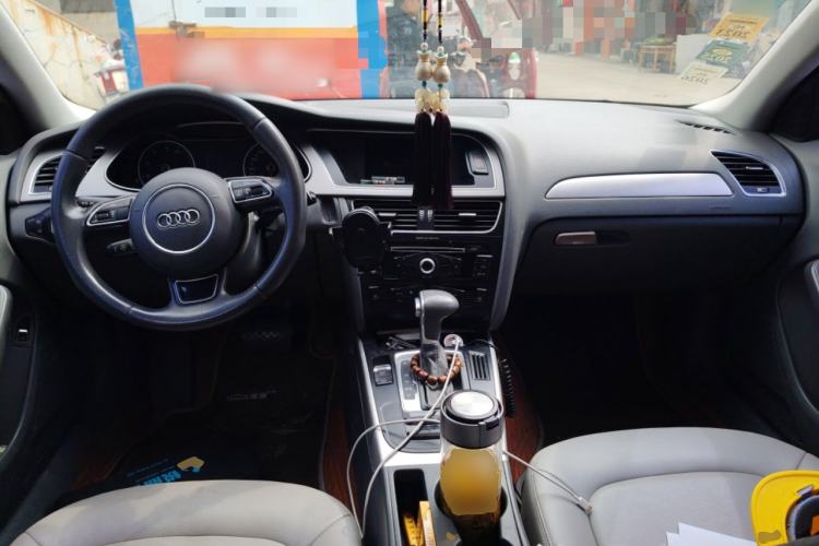Used Audi A4L 2013 35 TFSI Automatic Standard Model Center Console