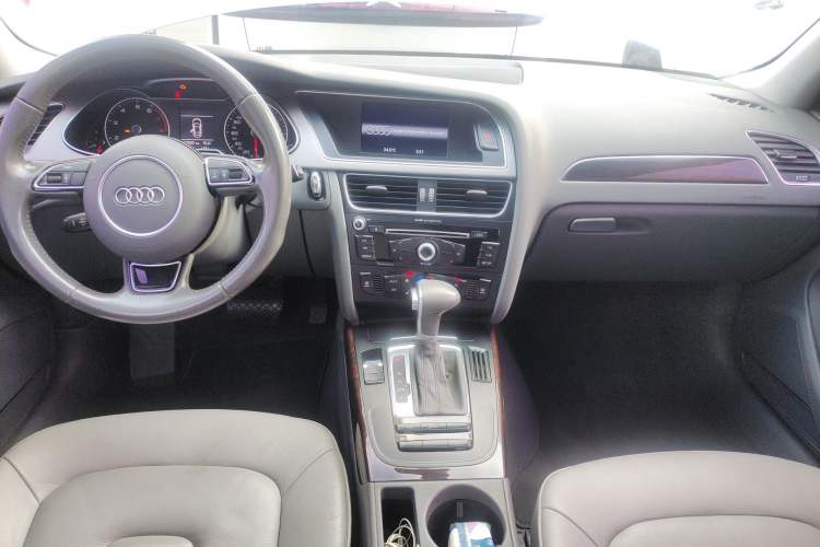 Used Audi A4L 2013 35 TFSI Automatic Standard Model Center Console