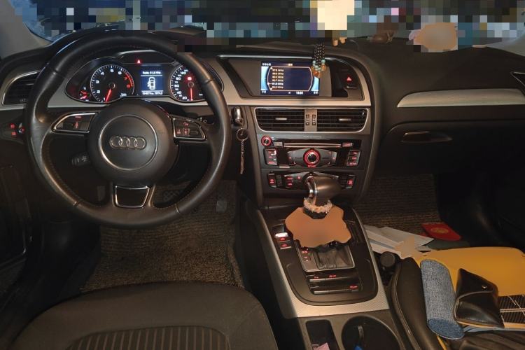 Used Audi A4L 2013 35 TFSI Automatic Standard Model Center Console