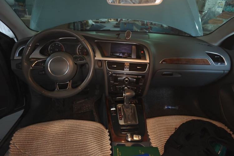 Used Audi A4L 2013 35 TFSI Automatic Comfort Model Center Console