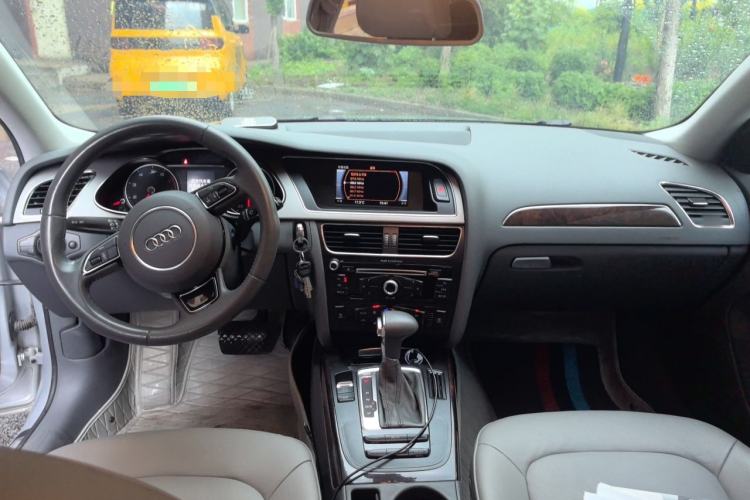 Used Audi A4L 2013 35 TFSI Automatic Standard Model Center Console