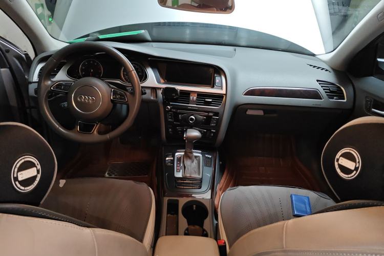 Used Audi A4L 2013 35 TFSI Automatic Comfort Model Center Console