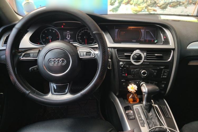 Used Audi A4L 2013 35 TFSI Automatic Standard Model Center Console