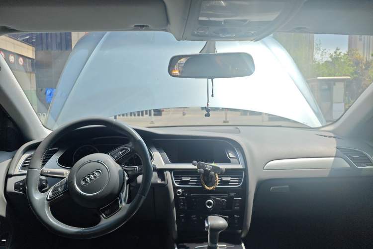 Used Audi A4L 2013 35 TFSI Automatic Standard Model Center Console