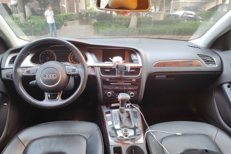 Used Audi A4L 2013 35 TFSI Automatic Technology Edition Center Console