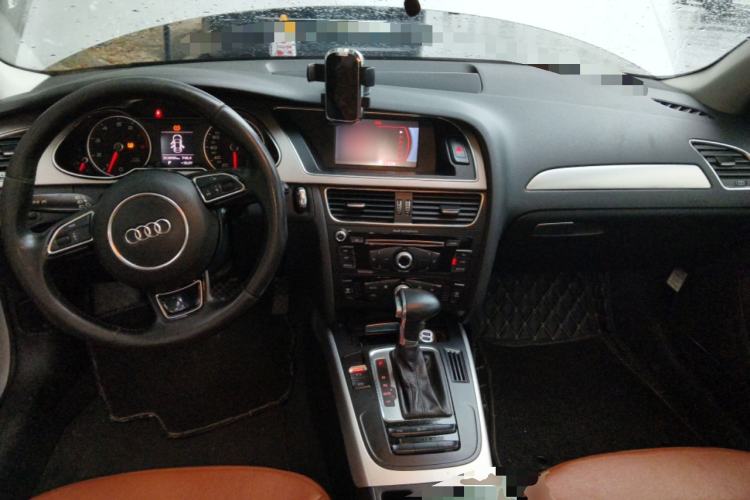 Used Audi A4L 2013 35 TFSI Automatic Standard Model Center Console